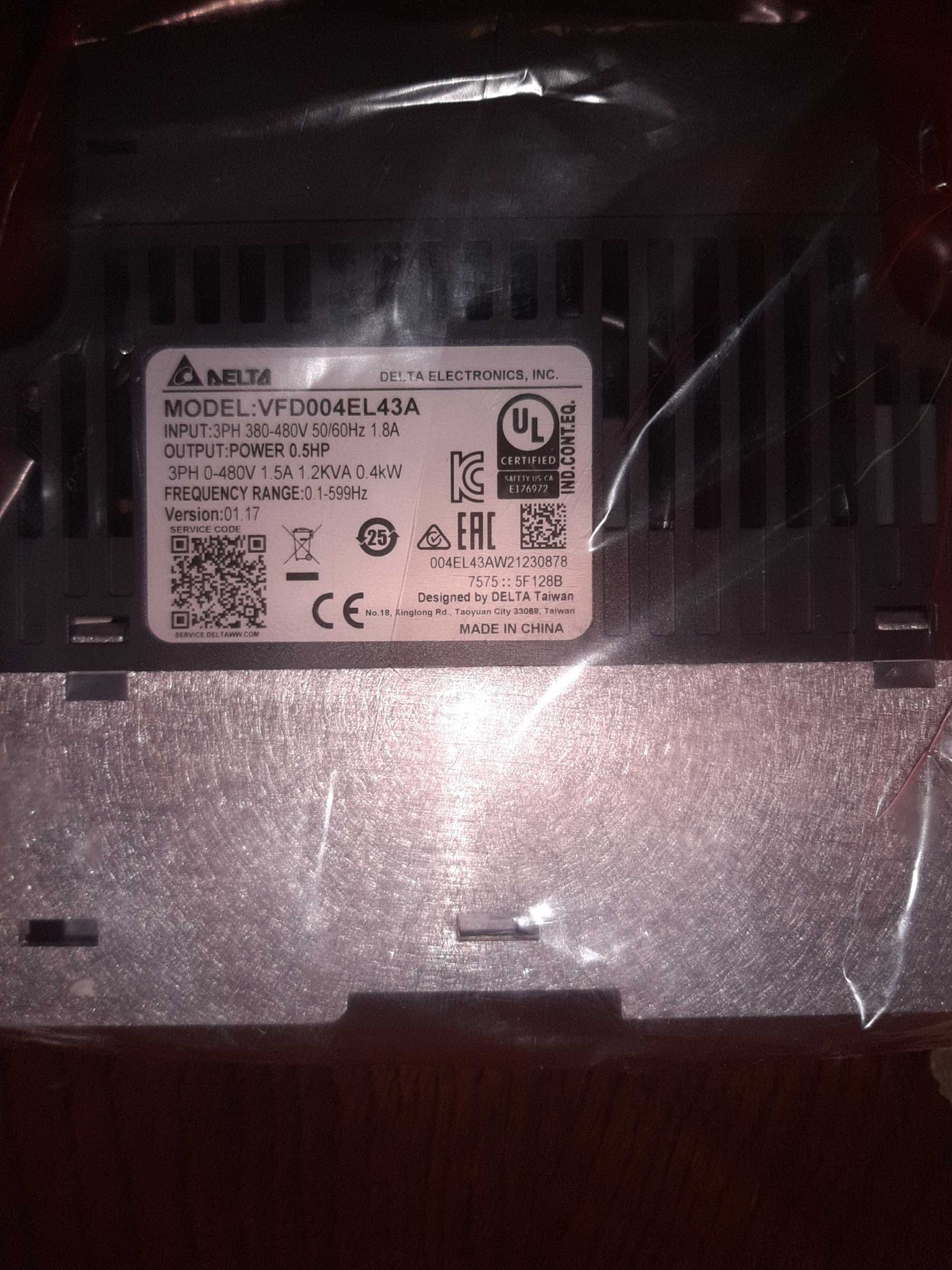 Convertizor invertor Delta VFD004EL43A trei faze 400watt