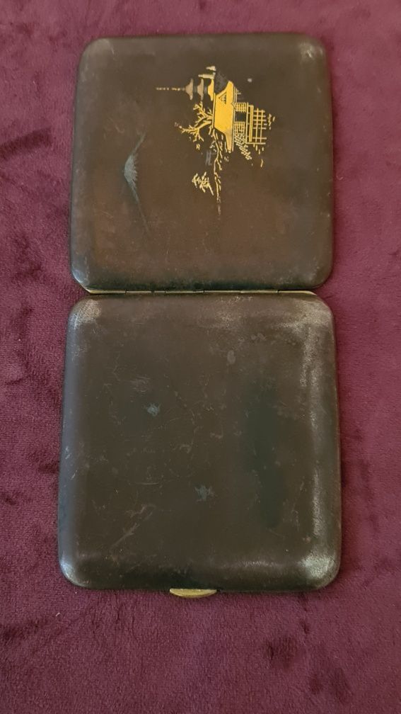 Яапонска табакера злато и сребро в желязо,  19-ти век.