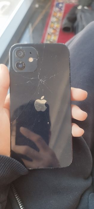 Срочно продам айфон 12