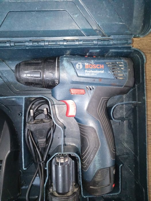 Masina de gaurit si insurubat / filetanta Bosch 12 v