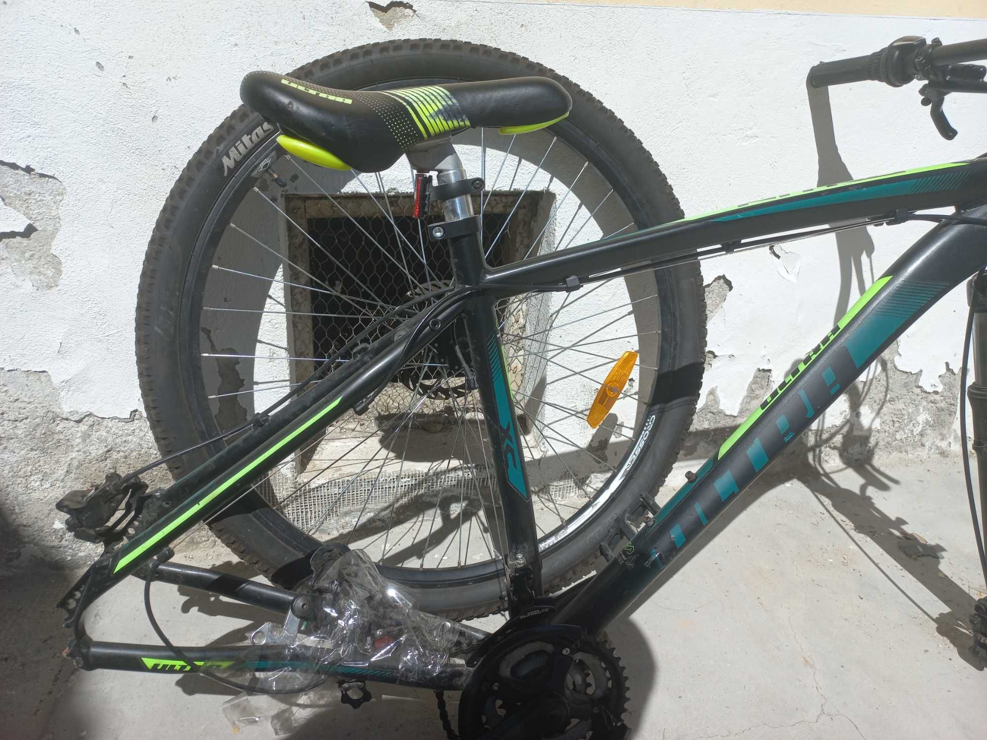 BICICLETA 29' inch, cadru aluminiu, pentru piese de schimb