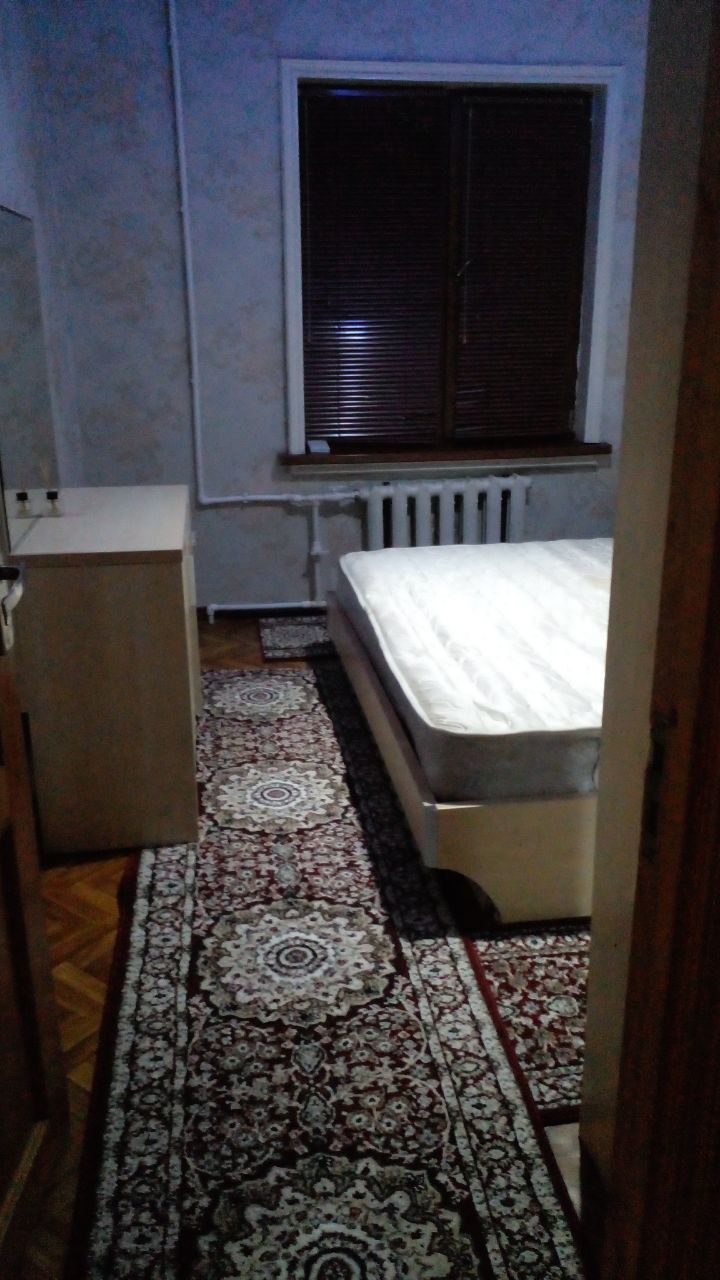 3ком./2/5 Юнусабад 19кв."Корзинка" рядом.С ремонтом и обстановкой.