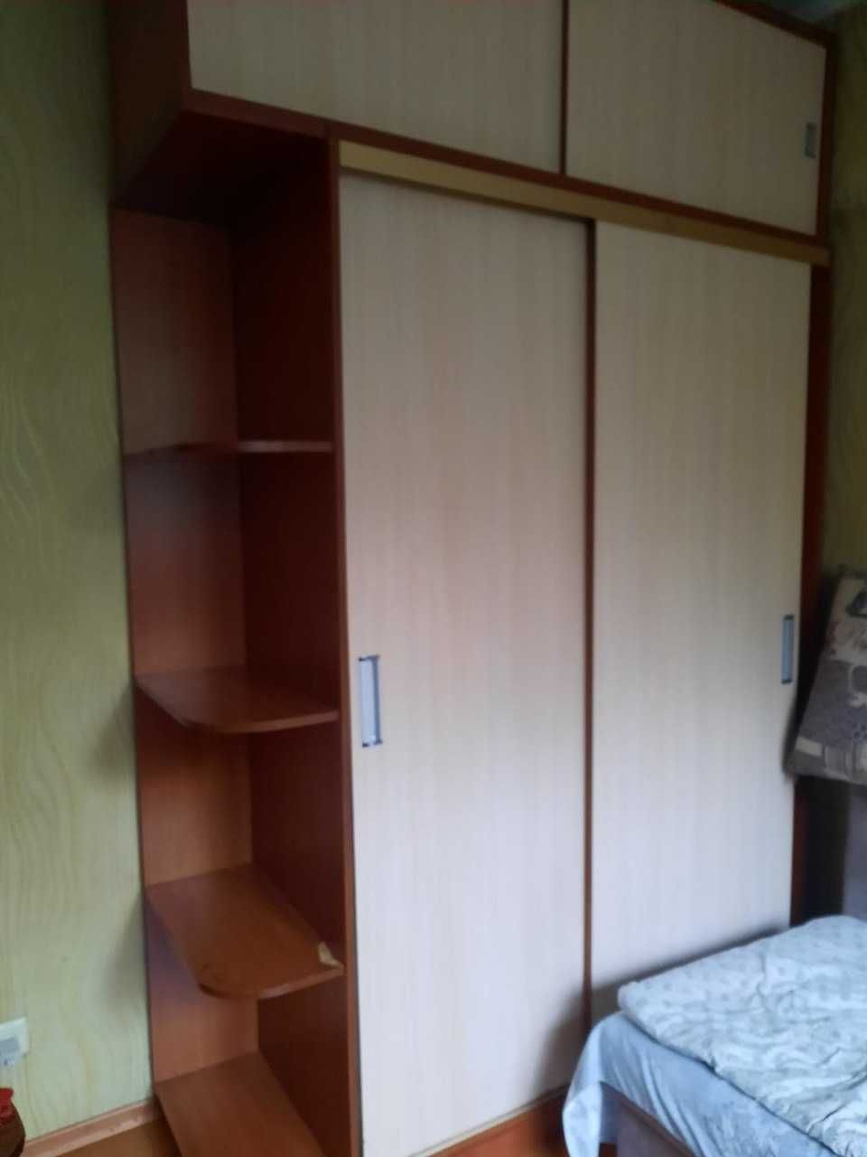 Шкаф на продажу  /