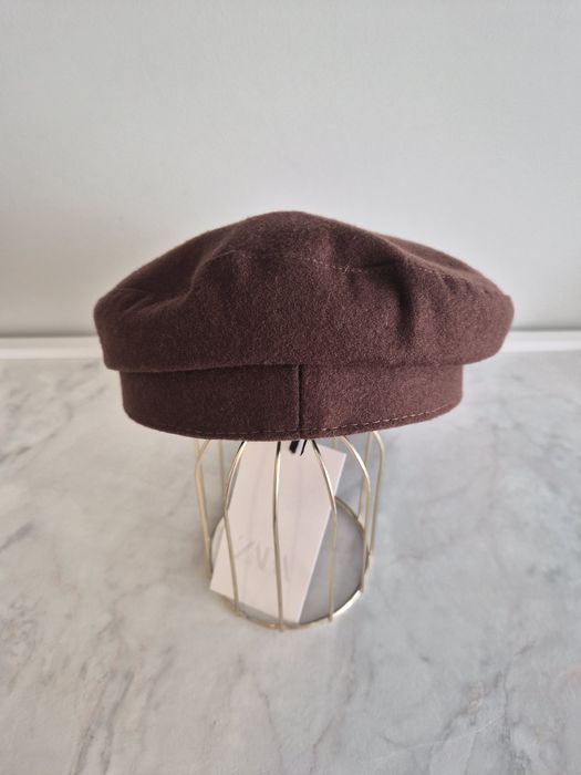 Шапки  в кафяво и черно "ZARA"