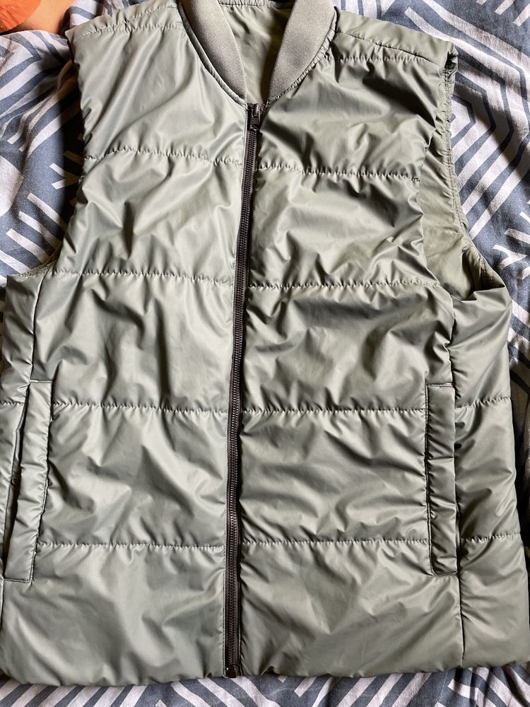 Vestă ZARA aproape noua