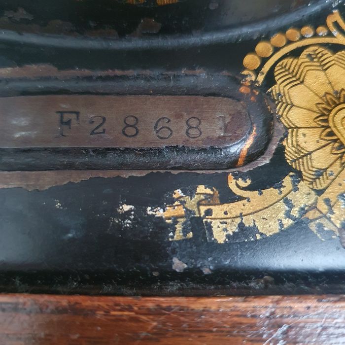 Vând mașină de cusut Singer