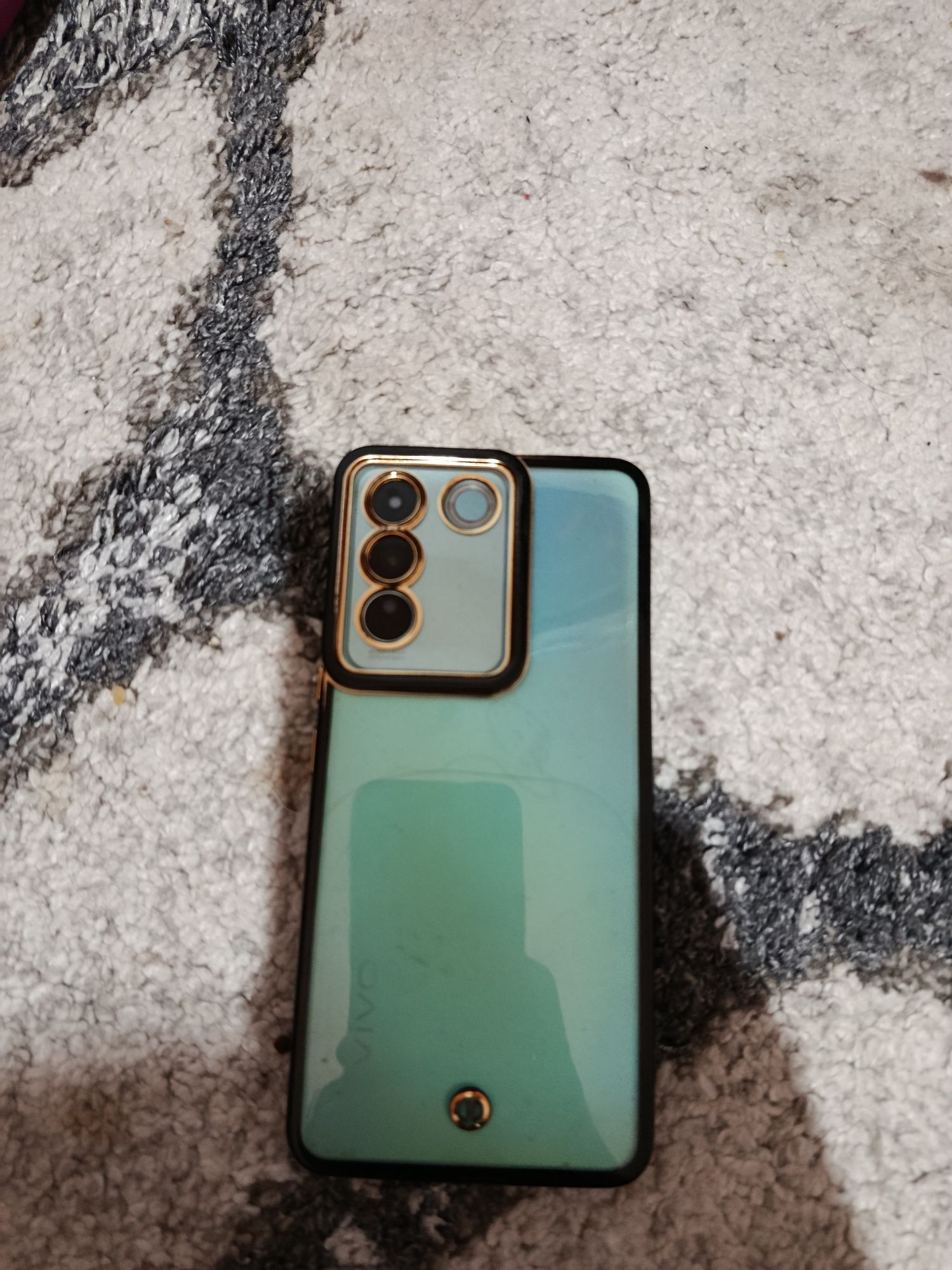 Продам VIVO V27e