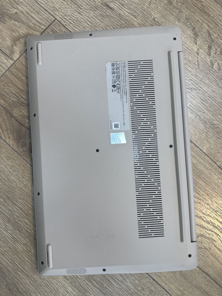 Перфектен Lenovo ideapad3 15itl6/82h8 12ram 512ssd