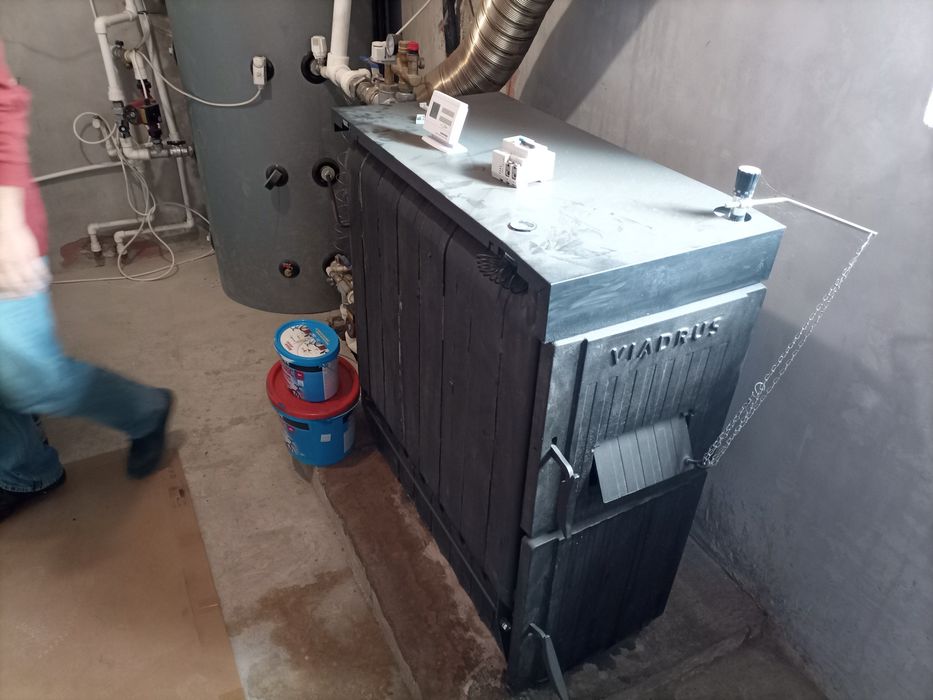 Vând Centrala pe lemne și cox