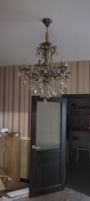 Продам две люстры