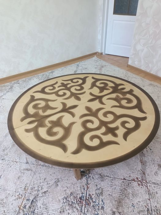 Продам казакша стол в отличном состояние