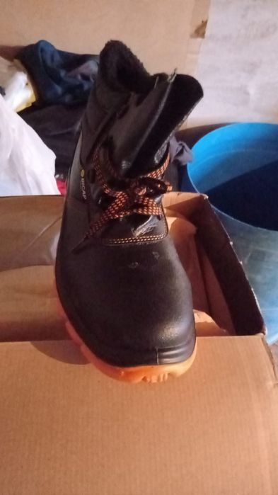 Продам спец обувь