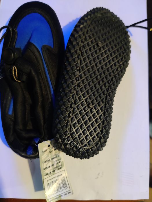 Încălțăminte de apa pentru copii.