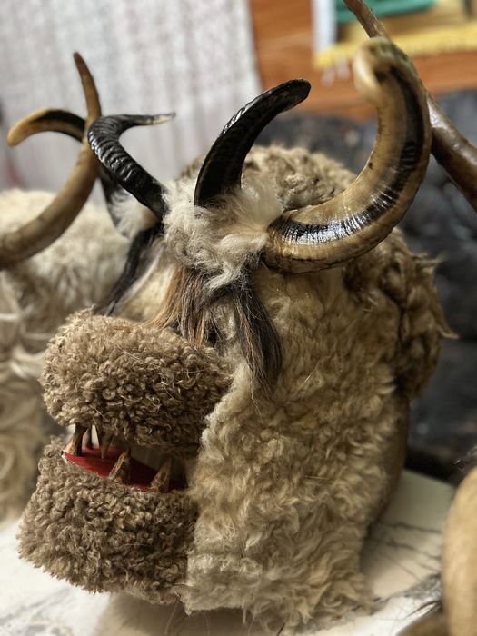 Изработвам Кукерски маски