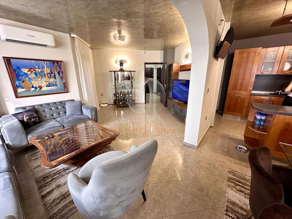 Продава се Тристаен апартамент в Пловдив, Тракия - 118 кв.м за 1949 €/кв.м - Снимка #2