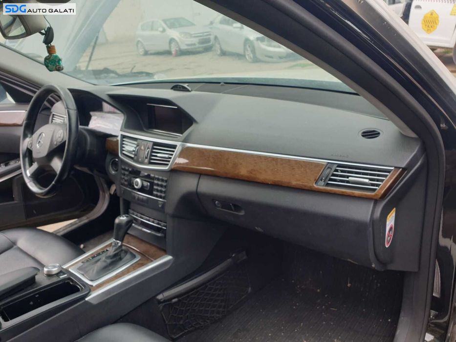Bandou Ornament Trim Imitatie Lemn Dreapta de pe Plansa Bord Mercedes Clasa E Class W212 S212 E180 E200 E220 E250 E300 E320 2009 - 2016 [C8442] (la acest pret vine doar bandoul fara grilele de ventilatie)