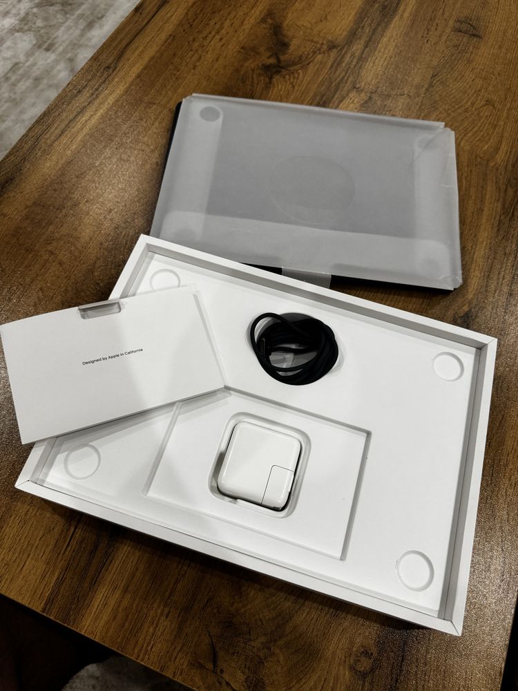 MacBook Air M2 8/256GB 13.6-inch Midnight Blue 98% емкость