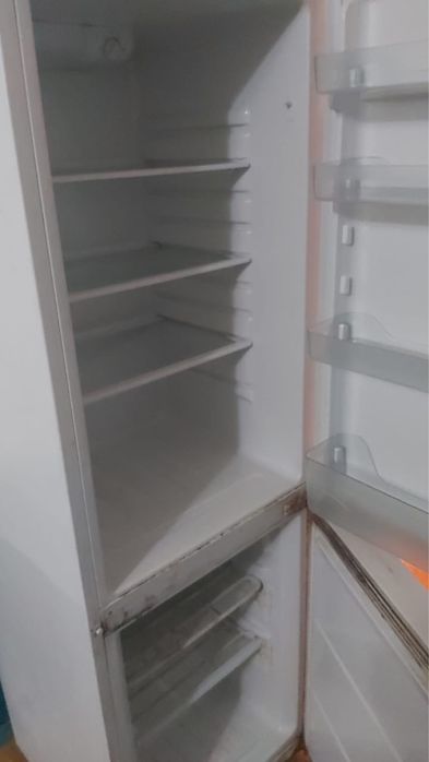 Продам холодильник на запчасти