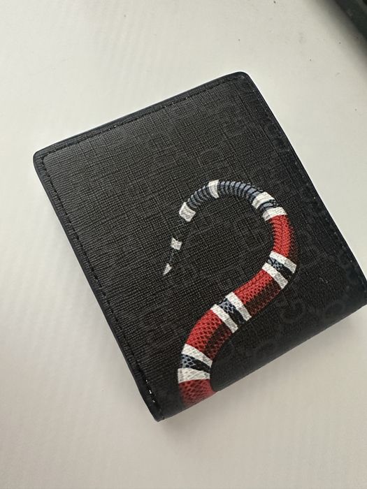 portofel gucci.