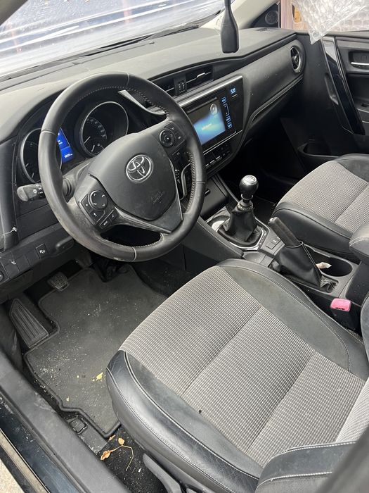 Toyota Auris 1.6 D-4D на части