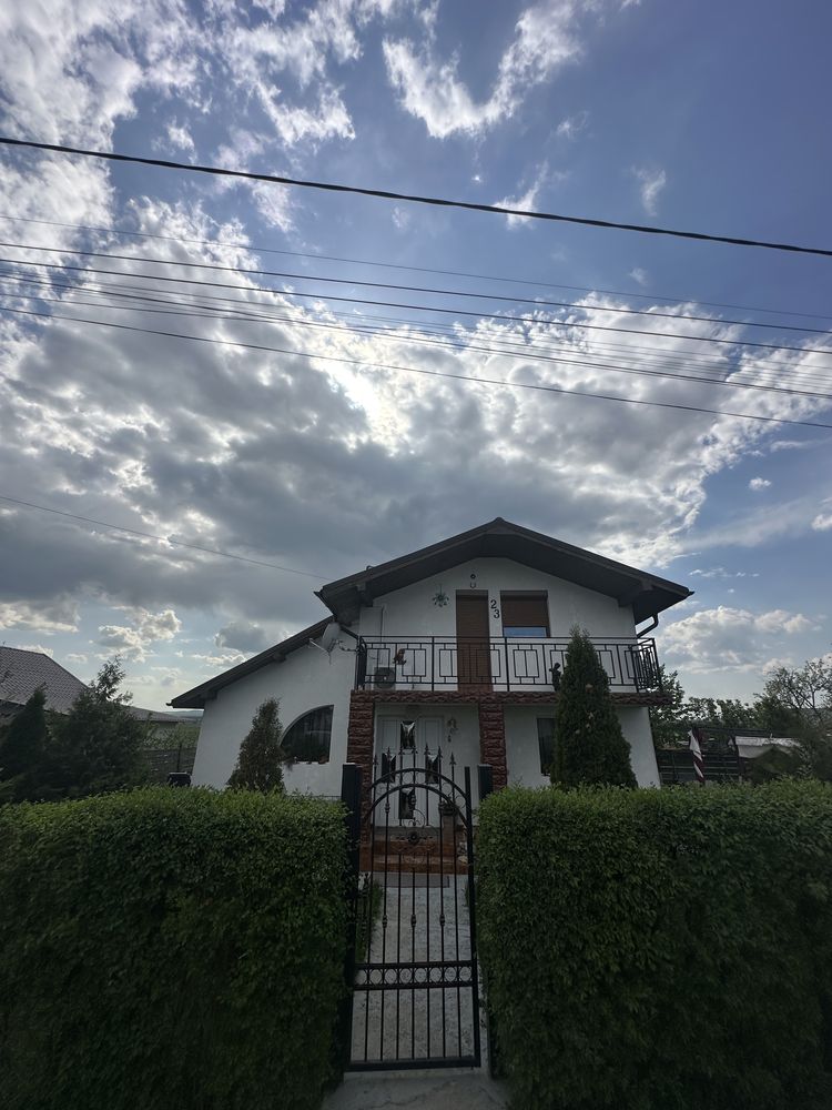 Vand casa Siretu , com Saucesti