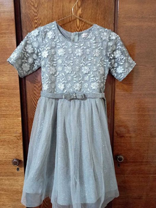 Продам платья на девочку