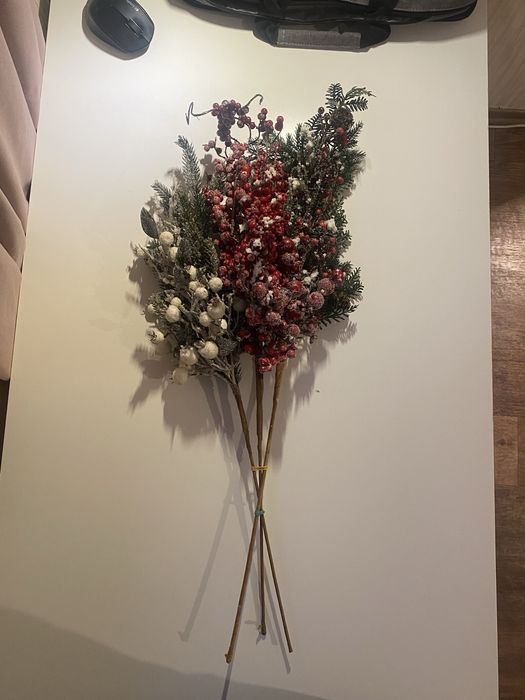 Декоративные новогодние ветки