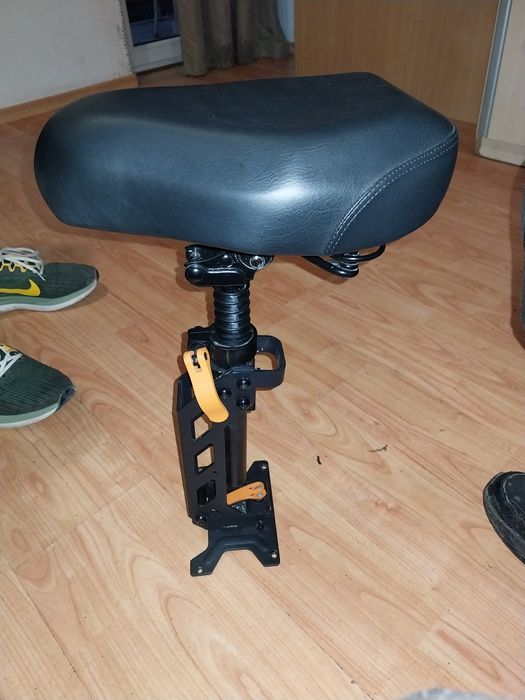 Седялка за kukirin g2 pro много запазена с бълтове в комплект.