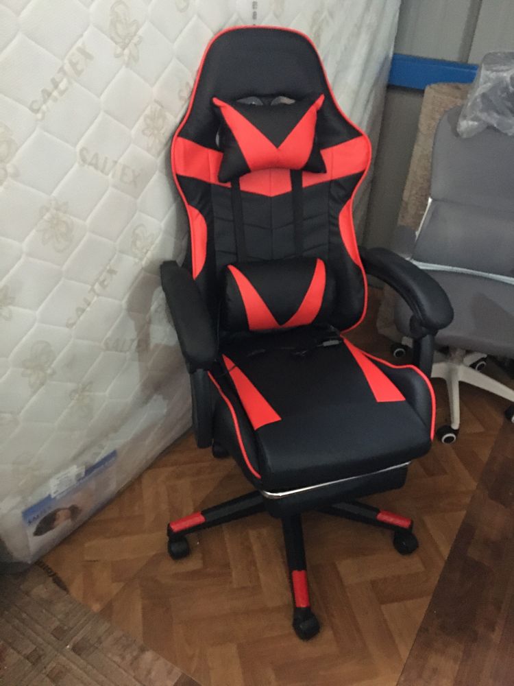 Scaun gaming cu functie de masaj nou