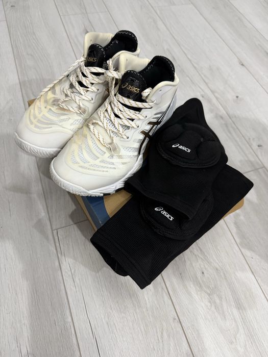 Продам кроссовки асикс в отличном состоянии