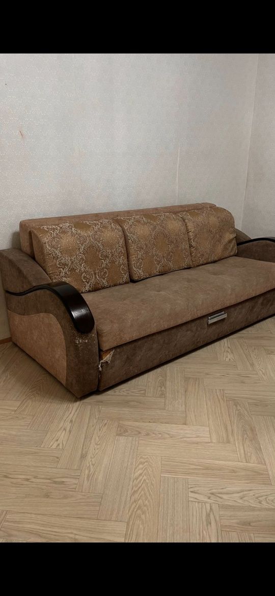 Продам два дивана