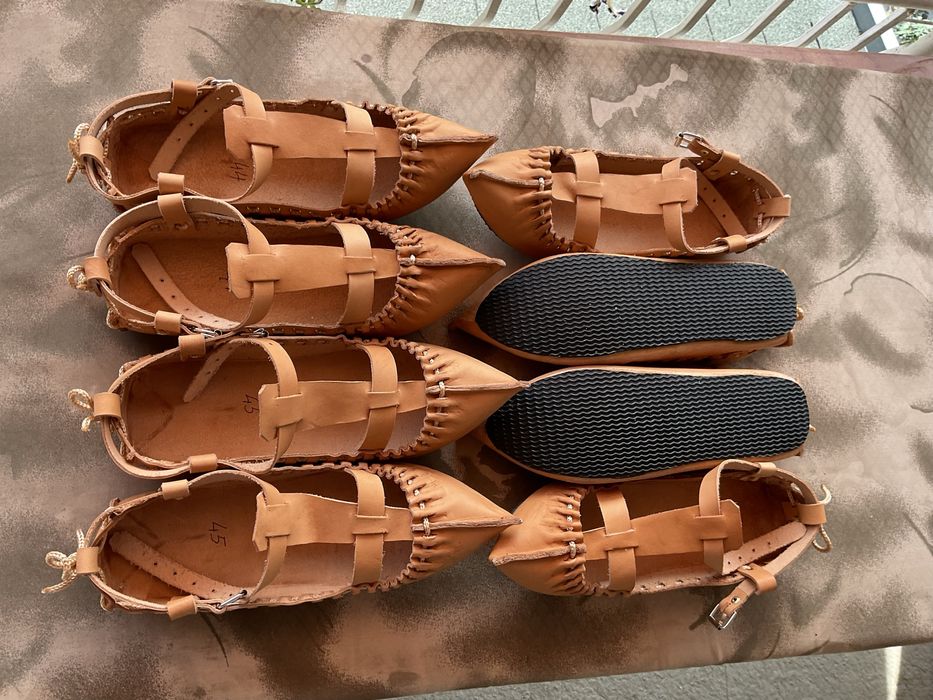 Ръчна изработка на цървули от италианска телешка кожа от 21 до 48 ном.