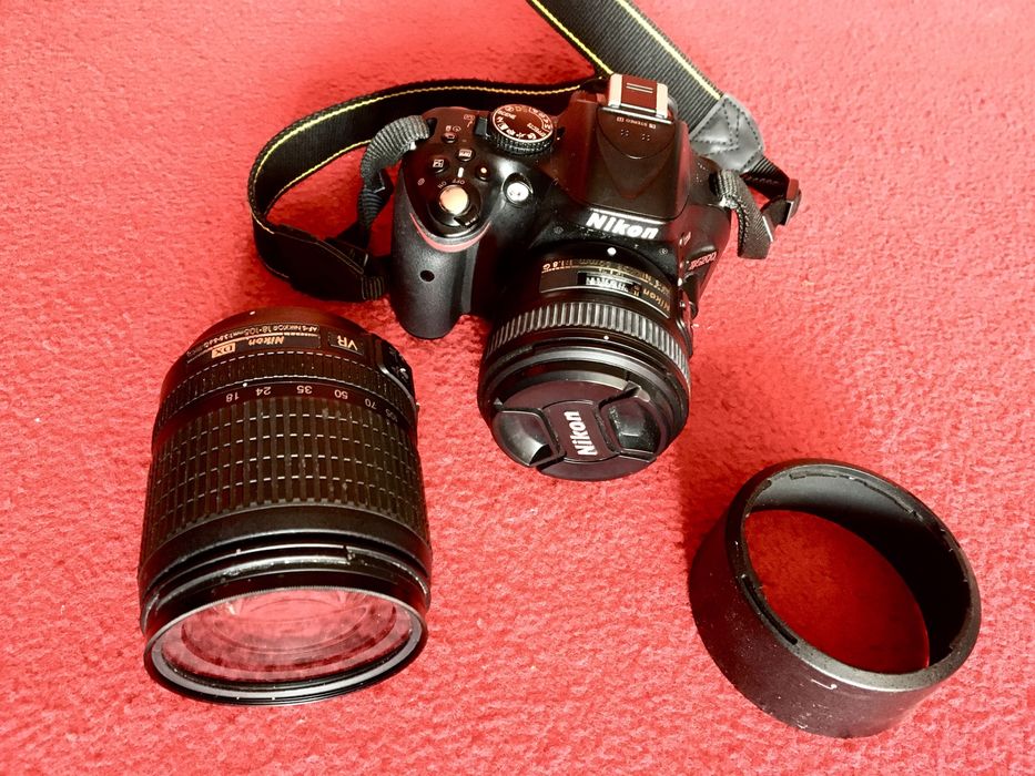 Фотоапарат Nikon D5200 с два обектива