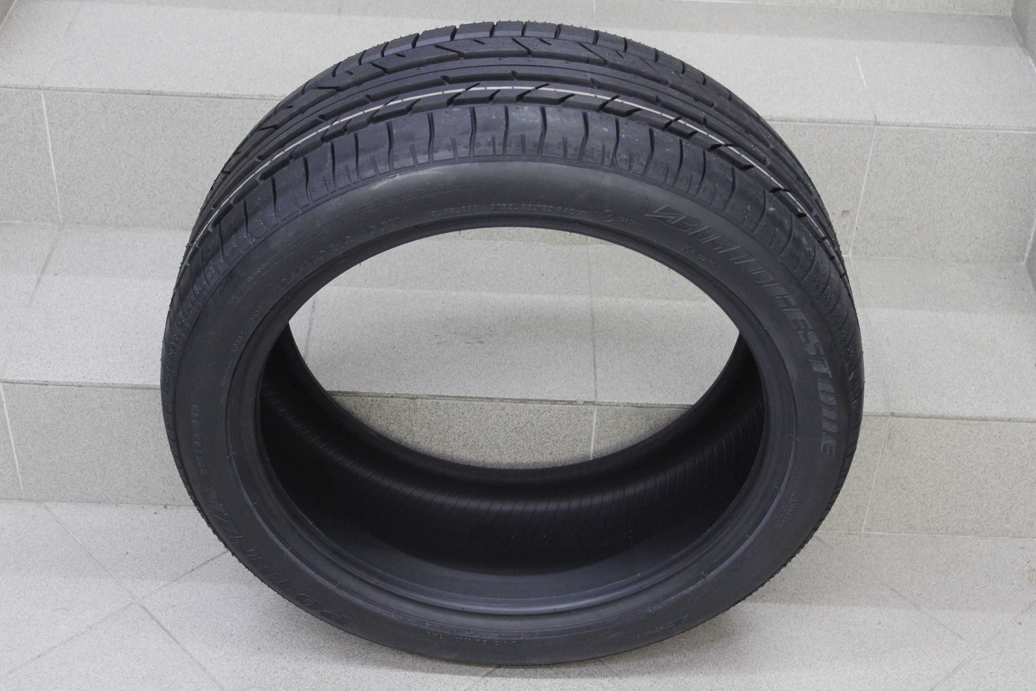 255/40-19 Bridgestone