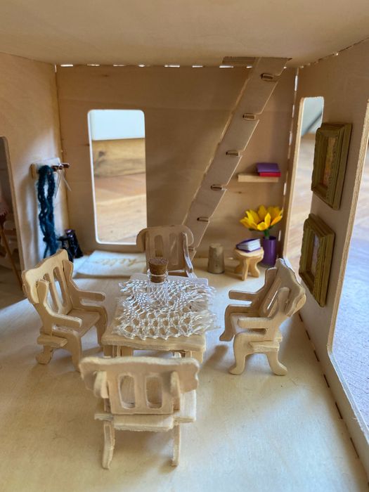 Къща за кукли от дърво