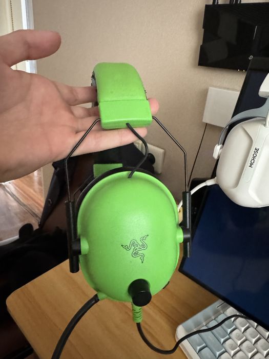 Наушник razer в хоршем сост