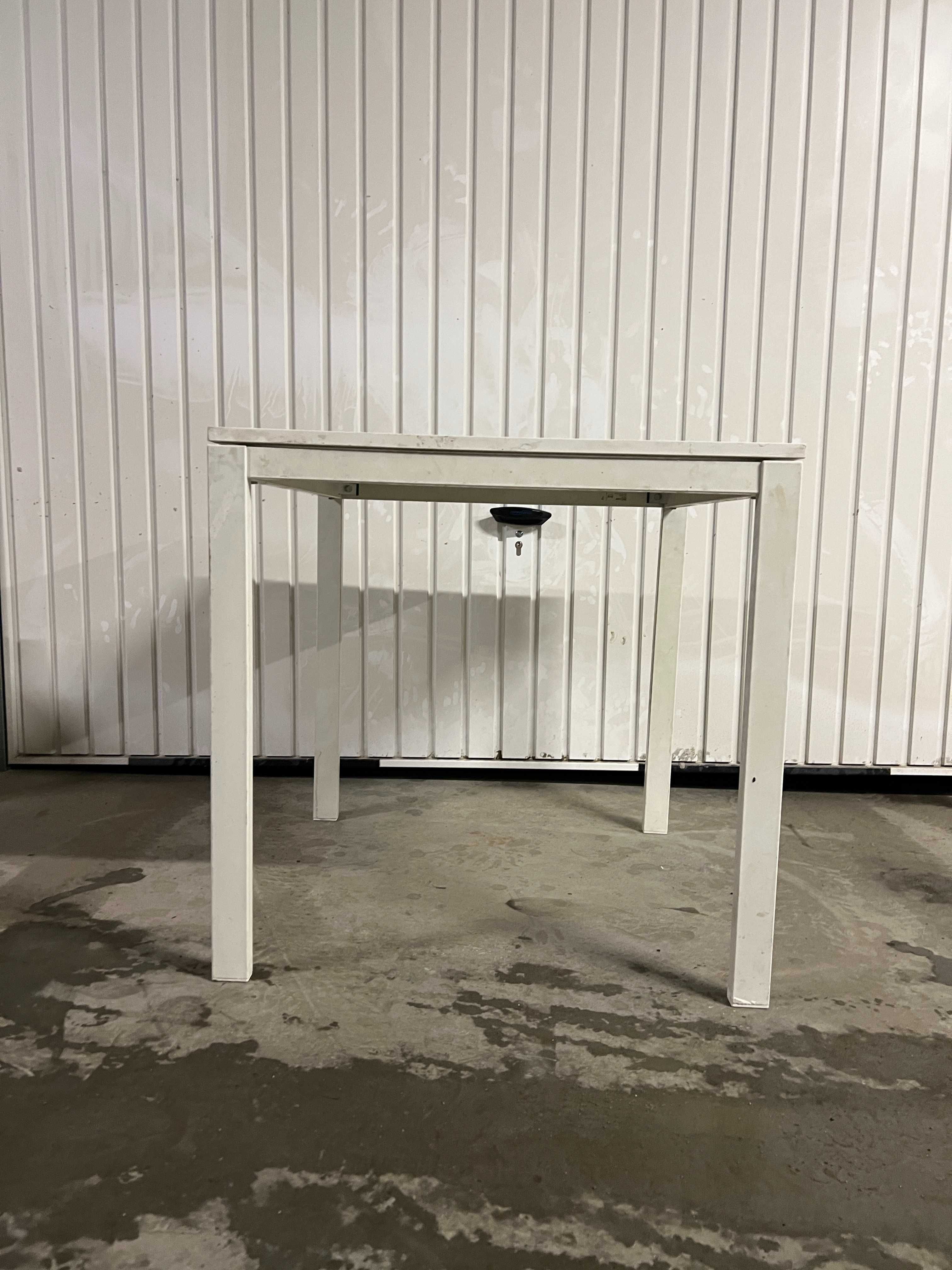 Маса среден размер, от IKEA