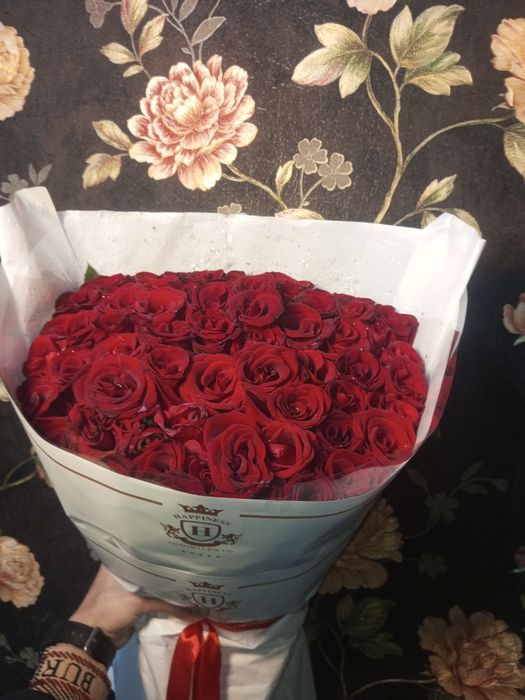 Продаю красные розы