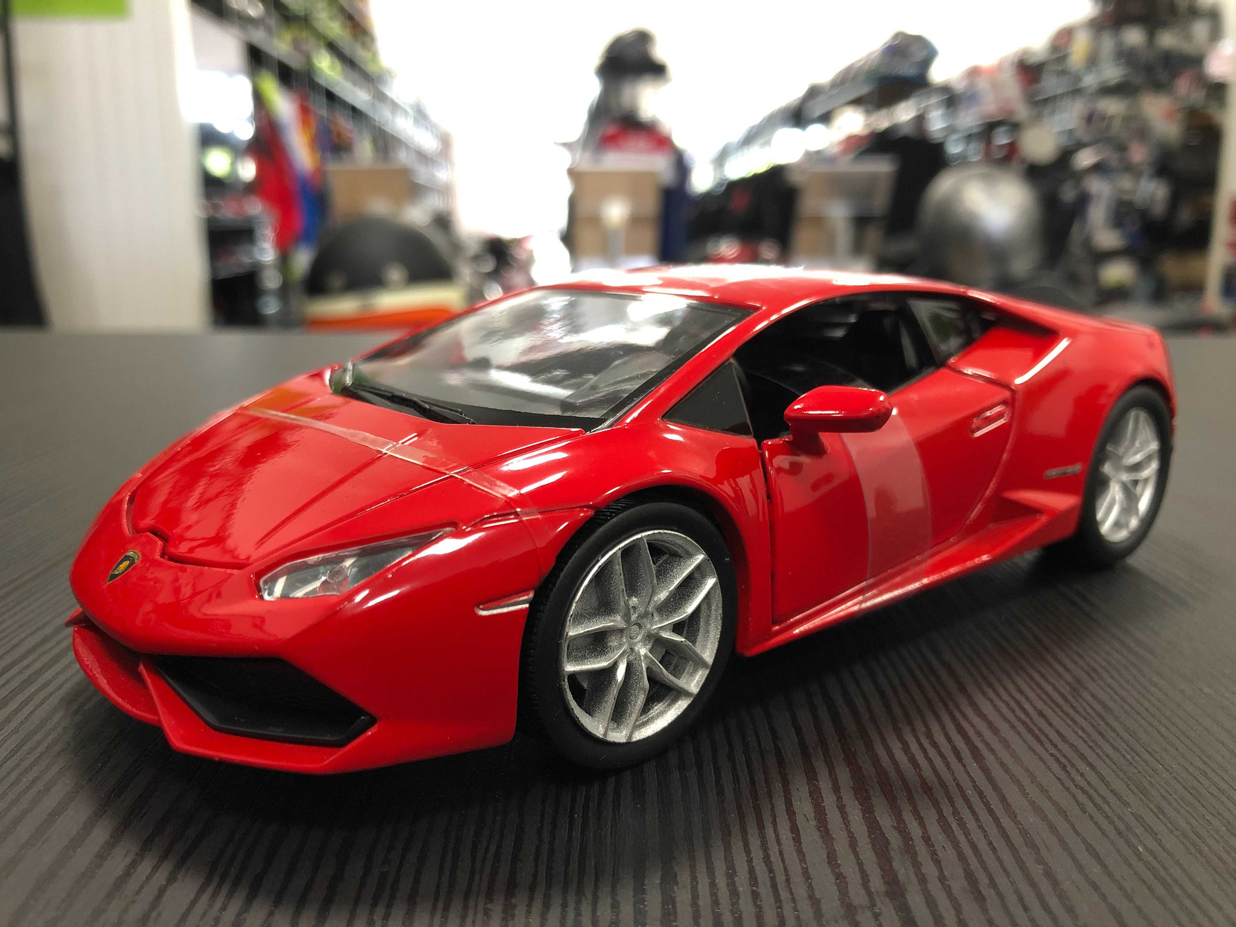 Рядък модел метална колекционерска количка LAMBORGHINI HURACAN 1:24
