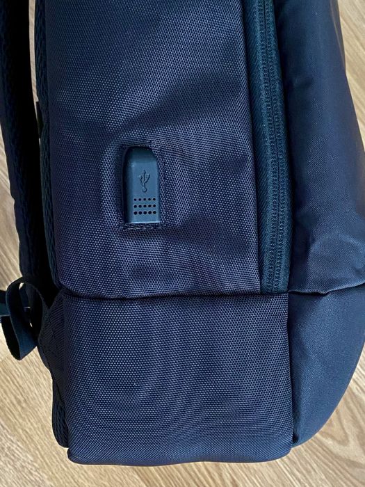 Rucsac laptop Swiss Peak AWARE modern 15.6’ negru