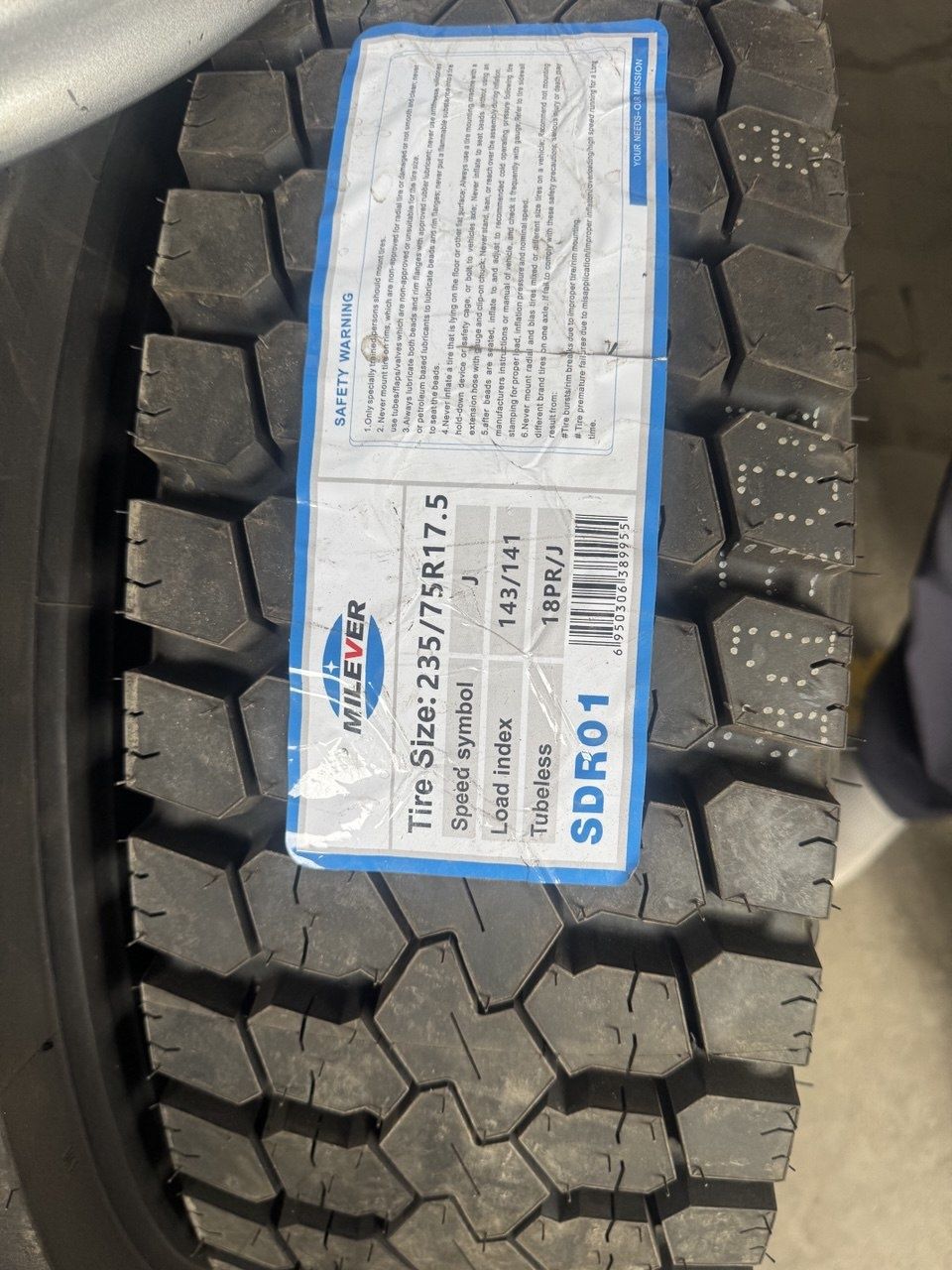 Milever 235/75R17.5 (wanli zavod)