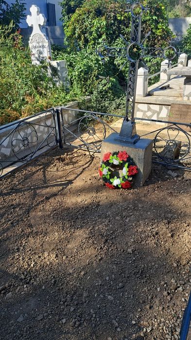 Loc de veci, Cimitrul Eternitatea