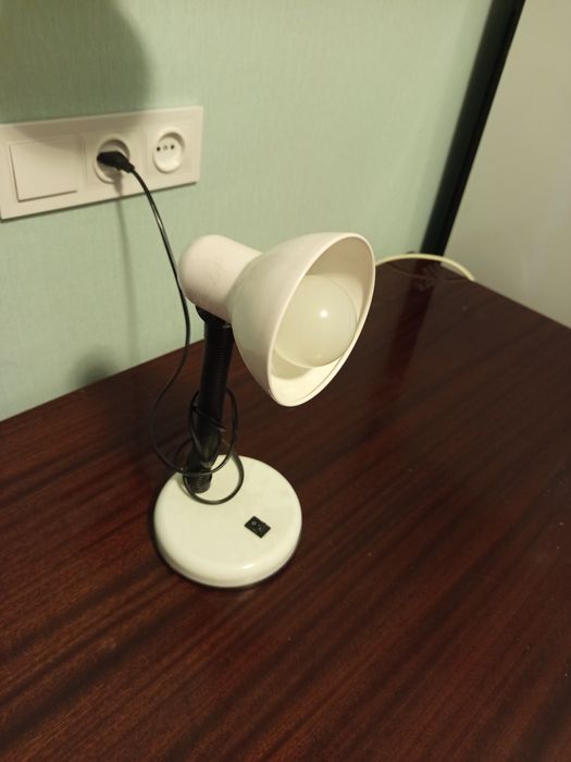 Настольная лампа