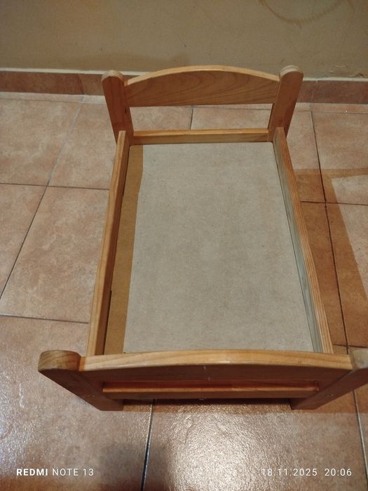 Дървено легло за кукли