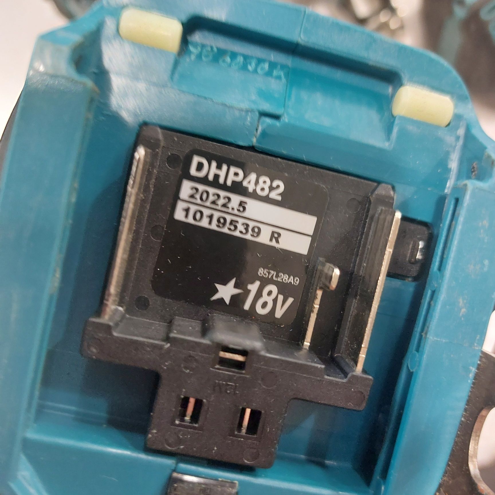 Безчеткови акумулаторни винтоверти Макита Makita 18 V DDF DHP