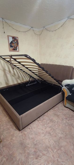 Продам кровать двухспальная