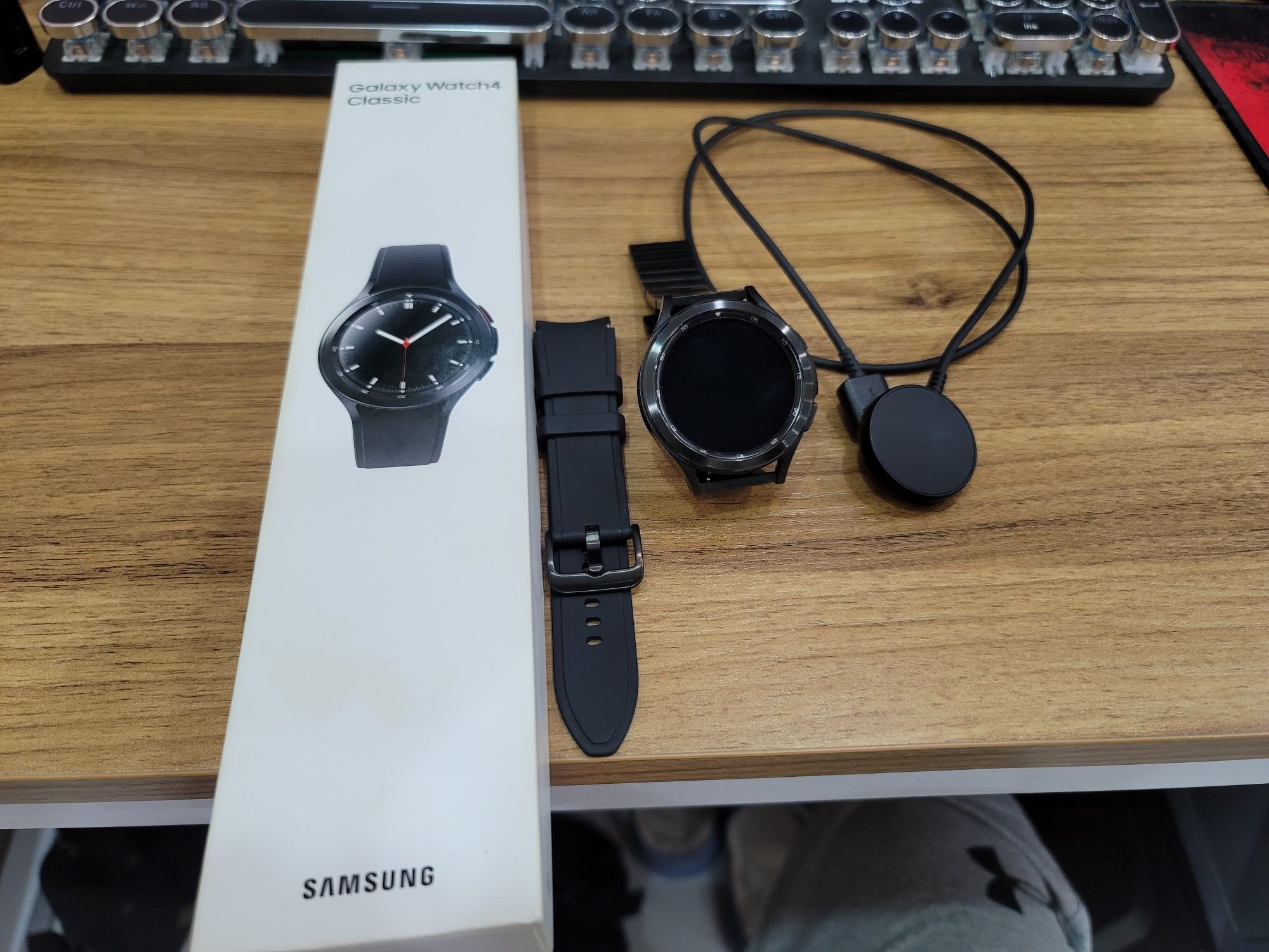 Продам часы Samsung Galaxy Whatch4 Classic 46mm (sm-R890)