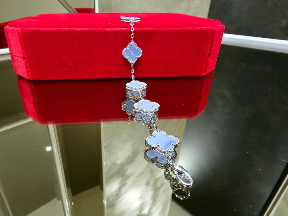 Van Cleef & Arpels VCA Silver Chalcedony 5 Alhambra Дамска Гривна