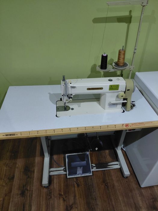 Masina de cusut profesionala modificata 220 Stare impecabila
