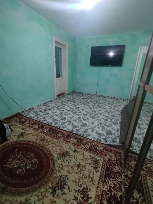 Qarshi shahar kat mahallasida uy sotiladi 1 xona 2 xona qilingan